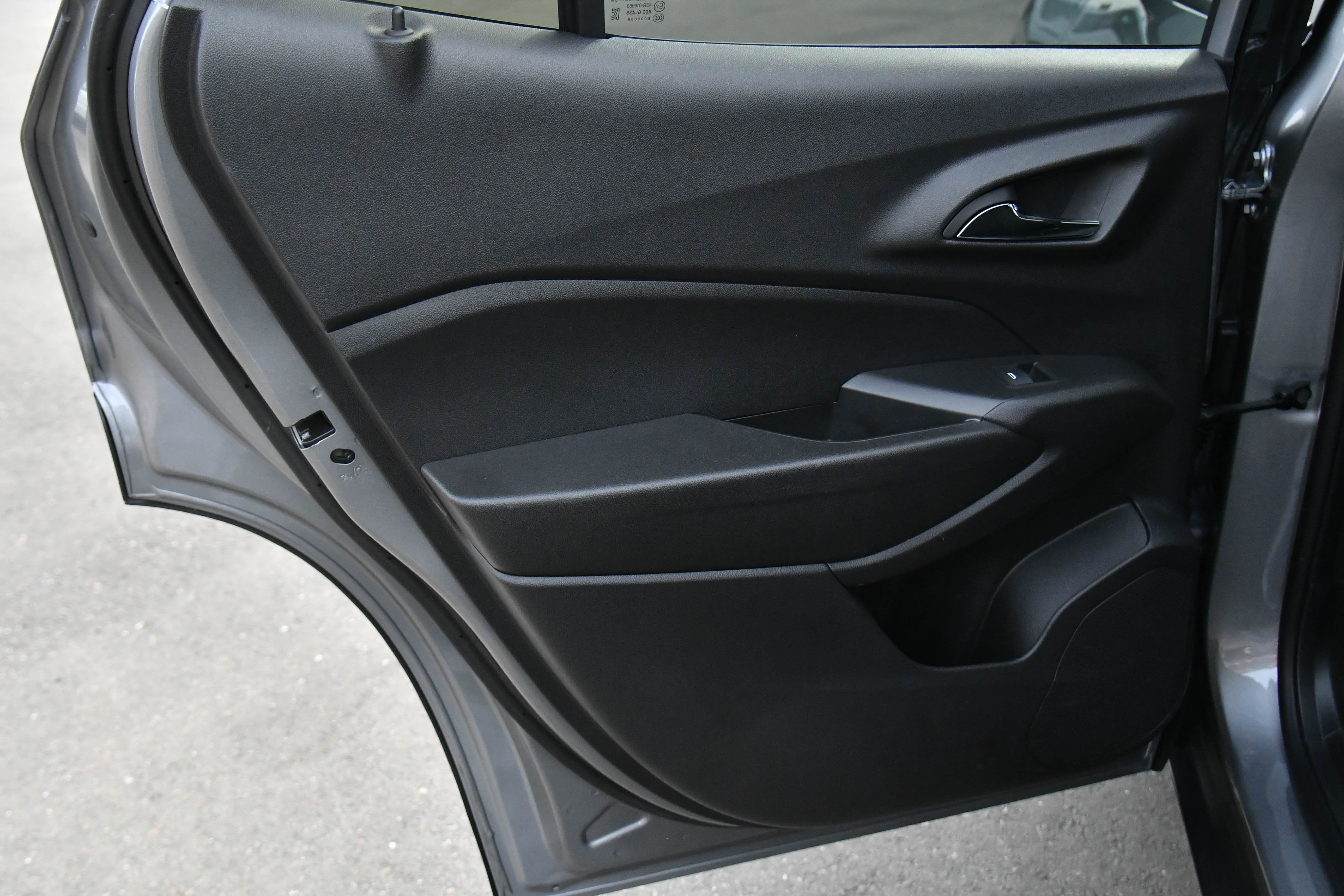 Used 2025 Chevrolet Trax LT w/ LT Convenience Package image 35