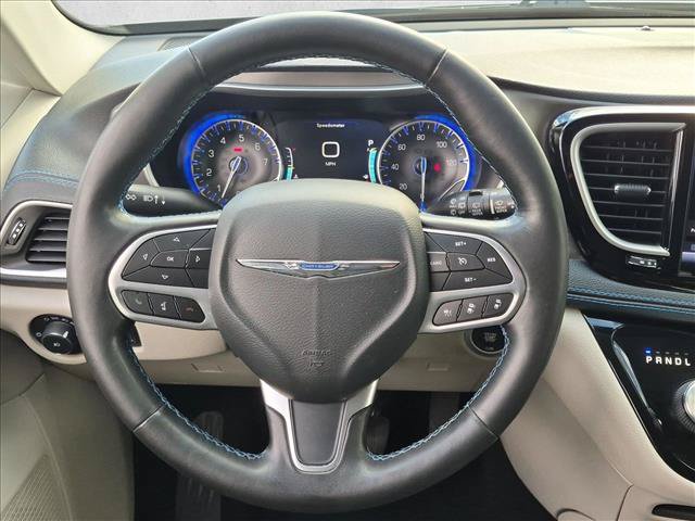 Used 2021 Chrysler Pacifica Touring w/ Cold Weather Group FWD image 10