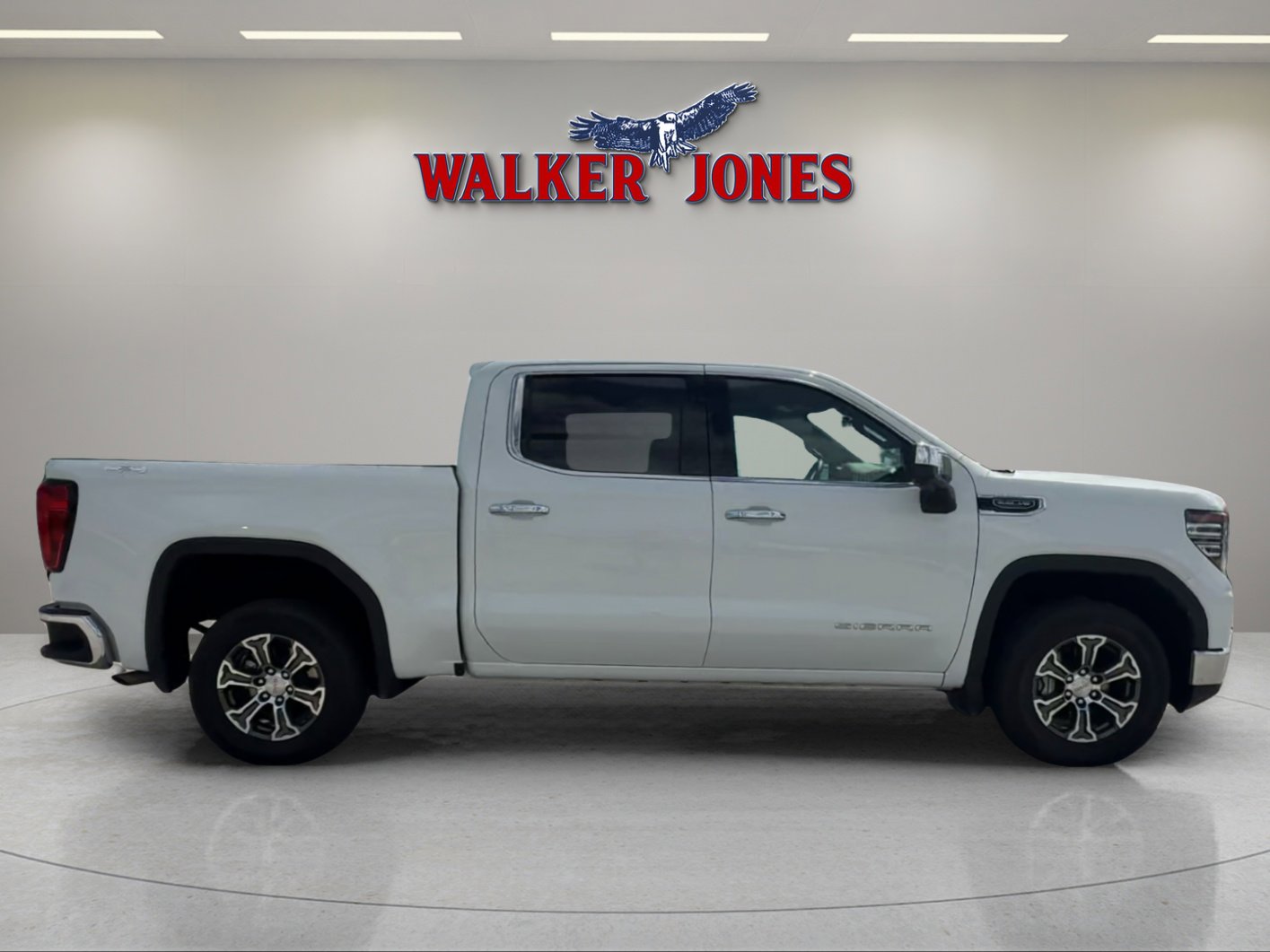 Used 2025 GMC Sierra 1500 SLT AWD/4WD image 2