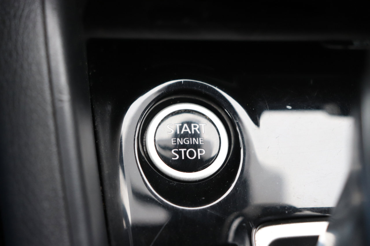 Used 2024 Nissan Versa SR image 39