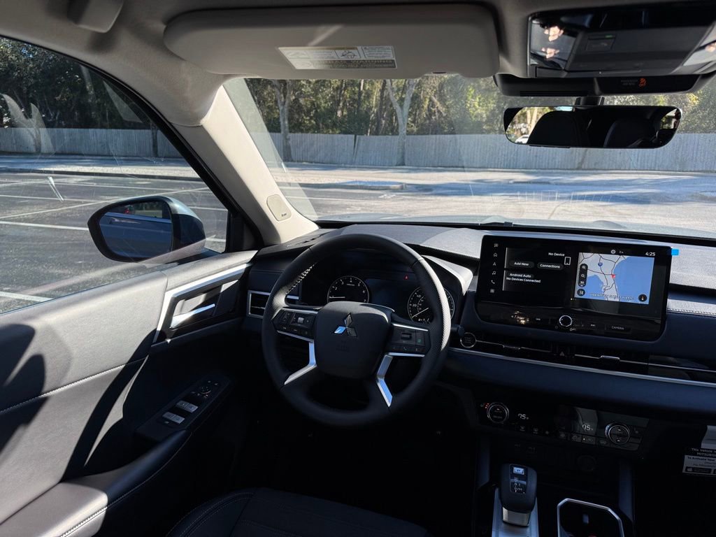 New 2025 Mitsubishi Outlander SE image 24