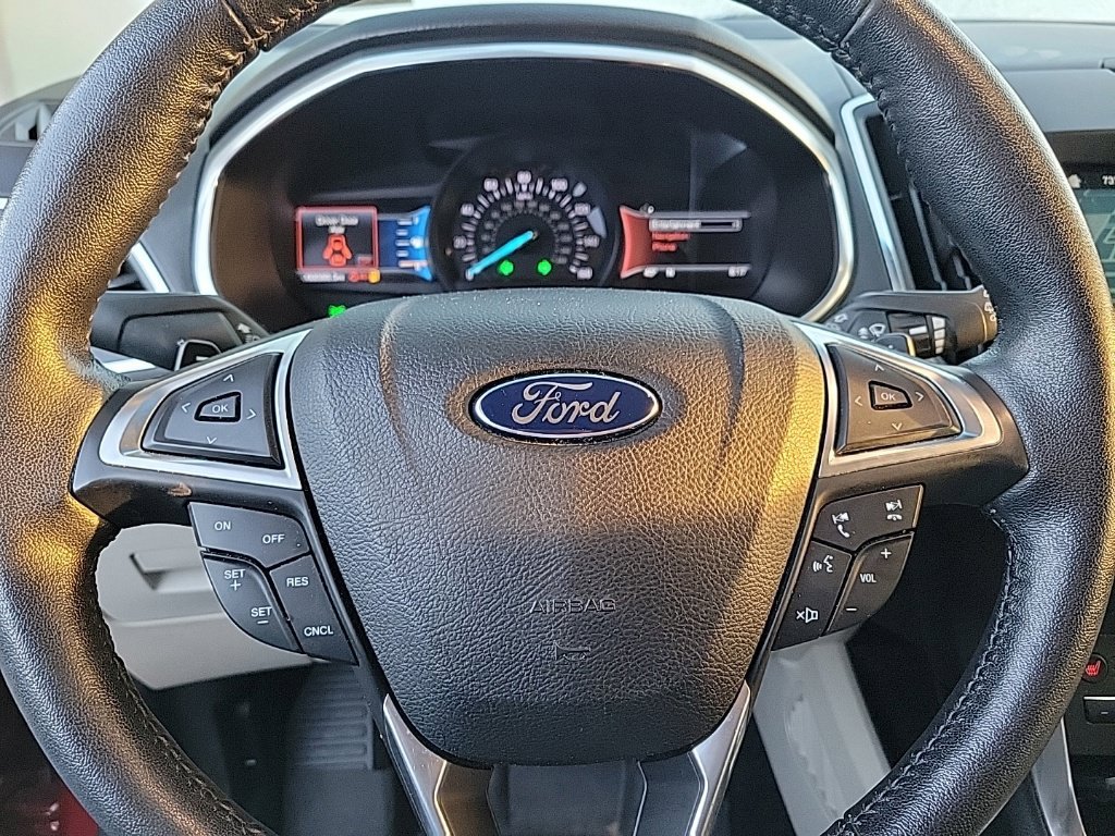 Used 2017 Ford Edge Titanium w/ Technology Package FWD image 10