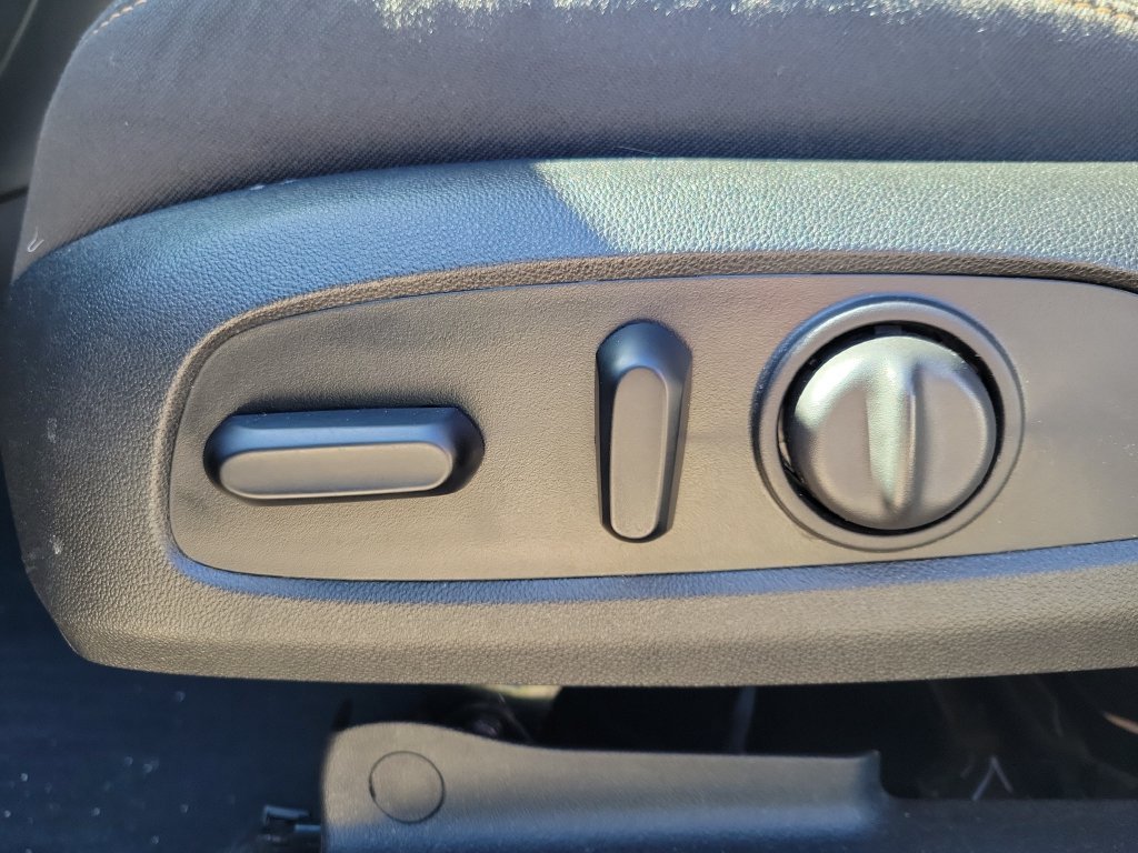 Used 2020 Chevrolet Equinox LT FWD image 18