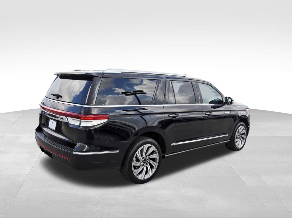 Used 2023 Lincoln Navigator L Reserve image 4
