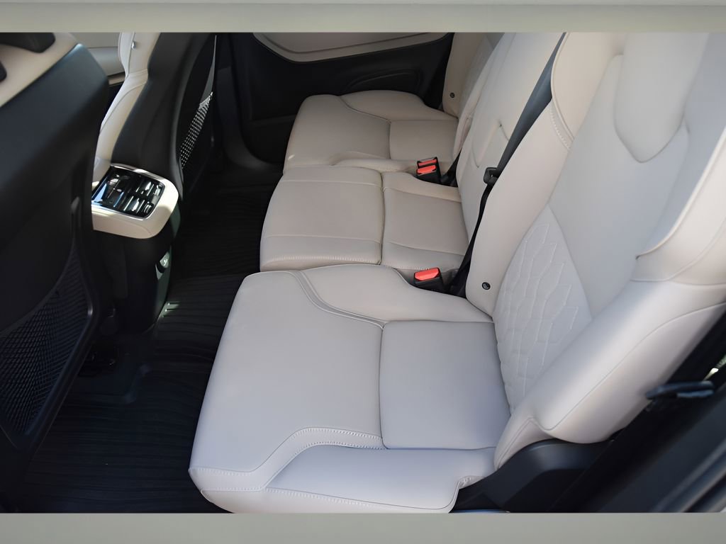 Certified 2026 Volvo XC90 B5 Plus w/ Protection Package Premier image 15