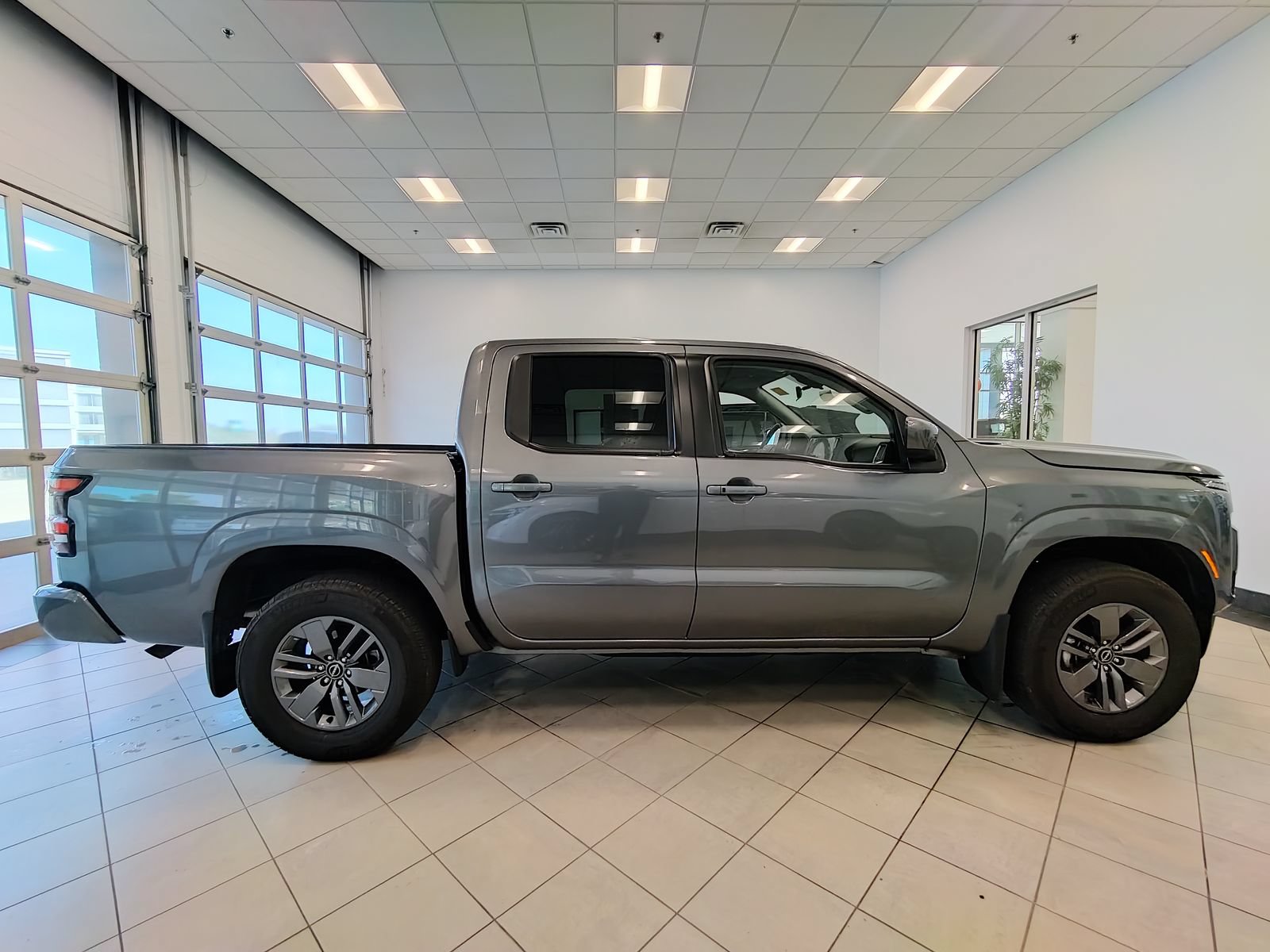 Used 2026 Nissan Frontier SV w/ SV Convenience Package AWD/4WD image 2