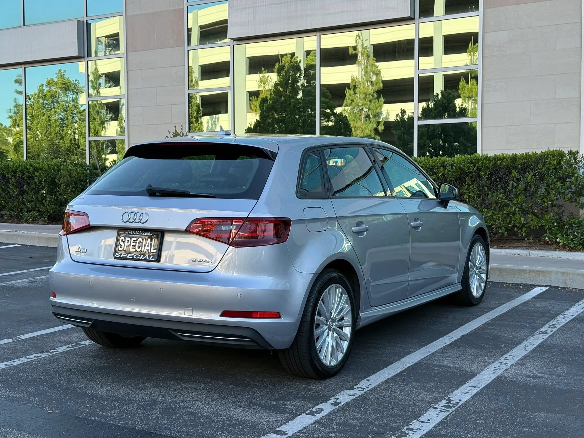 Used 2016 Audi A3 e-tron Premium w/ 17" Wheel Package FWD image 5