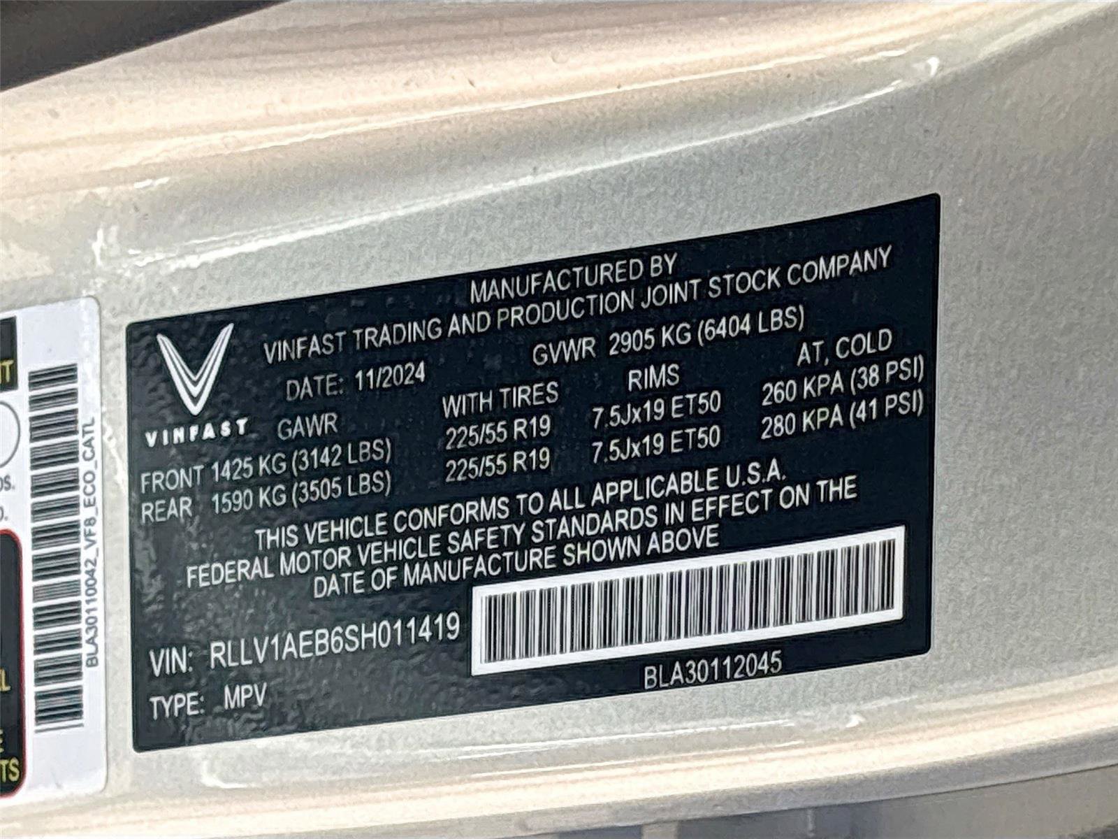 New 2025 VinFast VF 8 Eco image 32