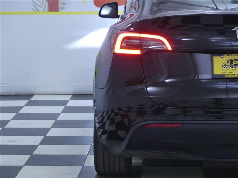 Used 2023 Tesla Model Y Long Range image 28