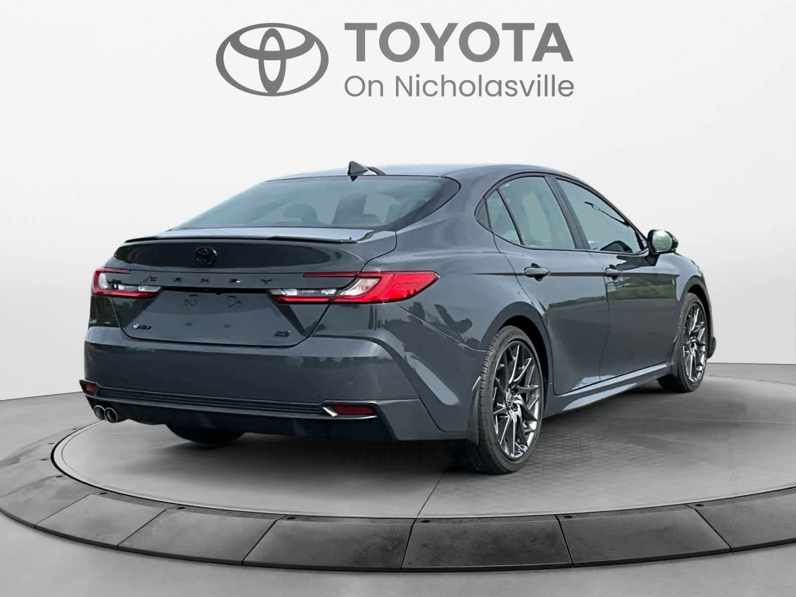 Used 2025 Toyota Camry SE w/ Convenience Package FWD image 6