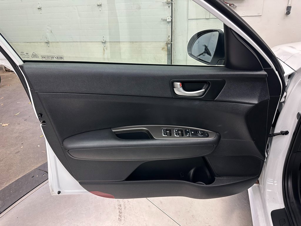 Used 2020 Kia Optima LX image 17