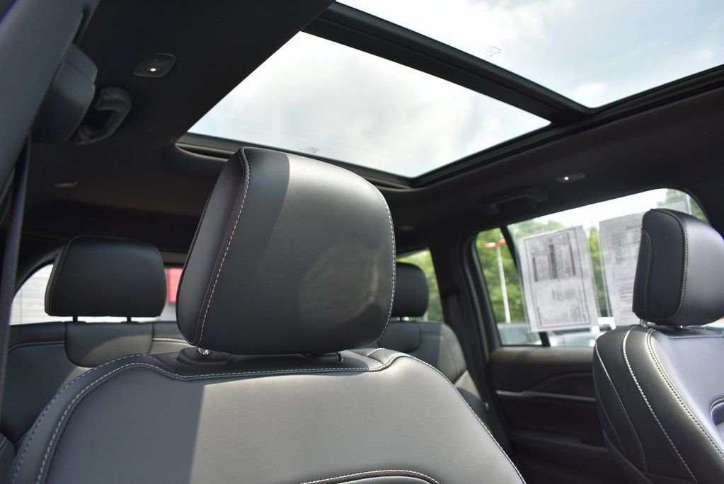 Used 2025 Jeep Grand Cherokee Limited w/ Black Appearance Package image 72