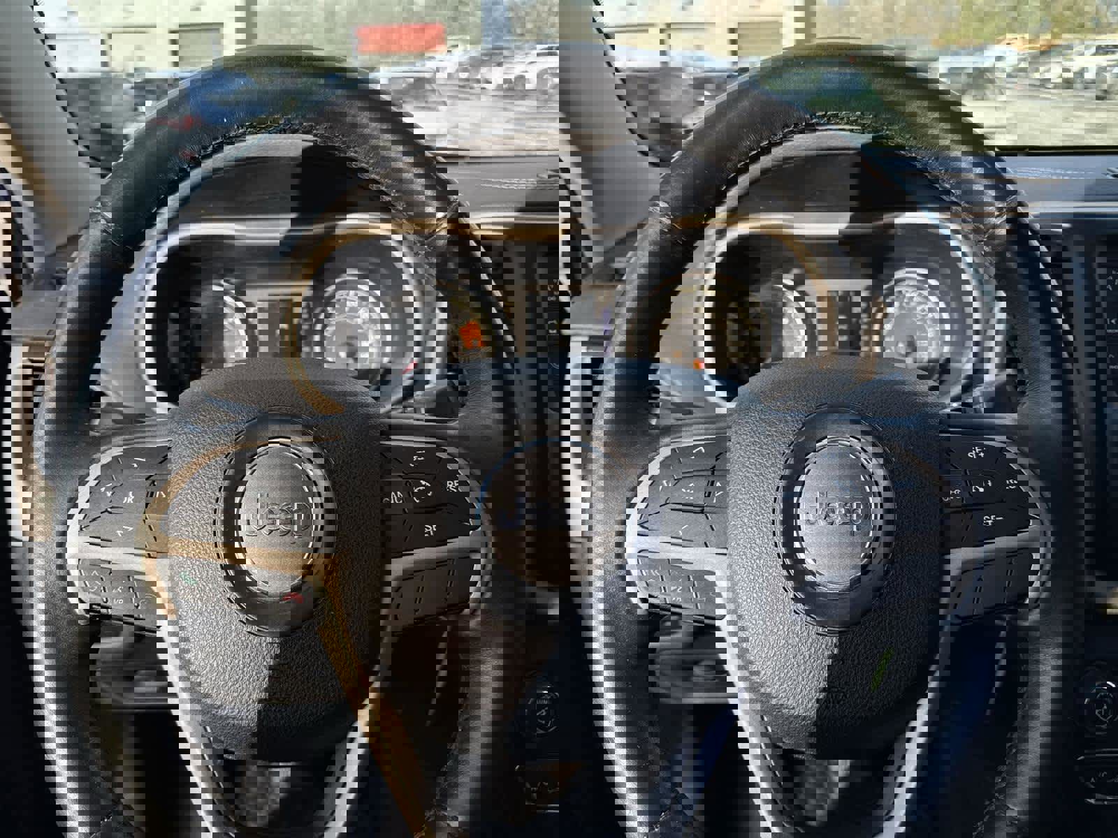 Used 2016 Jeep Cherokee Latitude w/ Cold Weather Group image 17