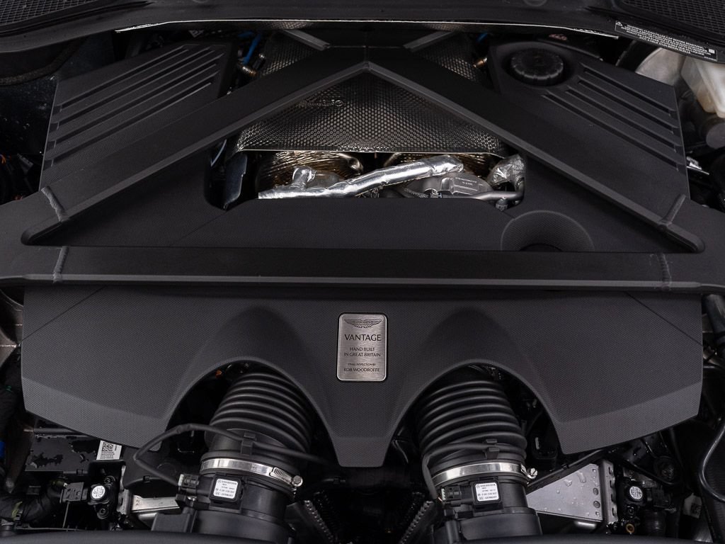Used 2026 Aston Martin V8 Vantage Coupe RWD image 39