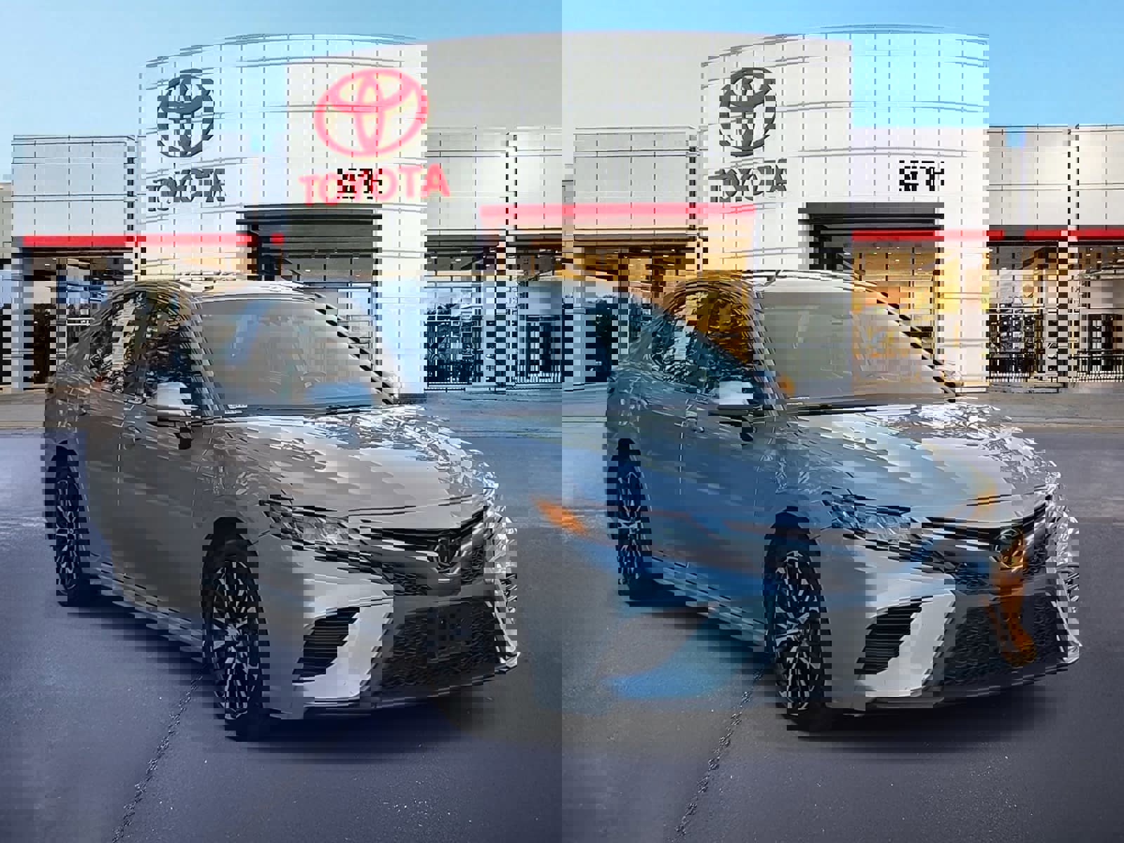 Used 2020 Toyota Camry SE image 3