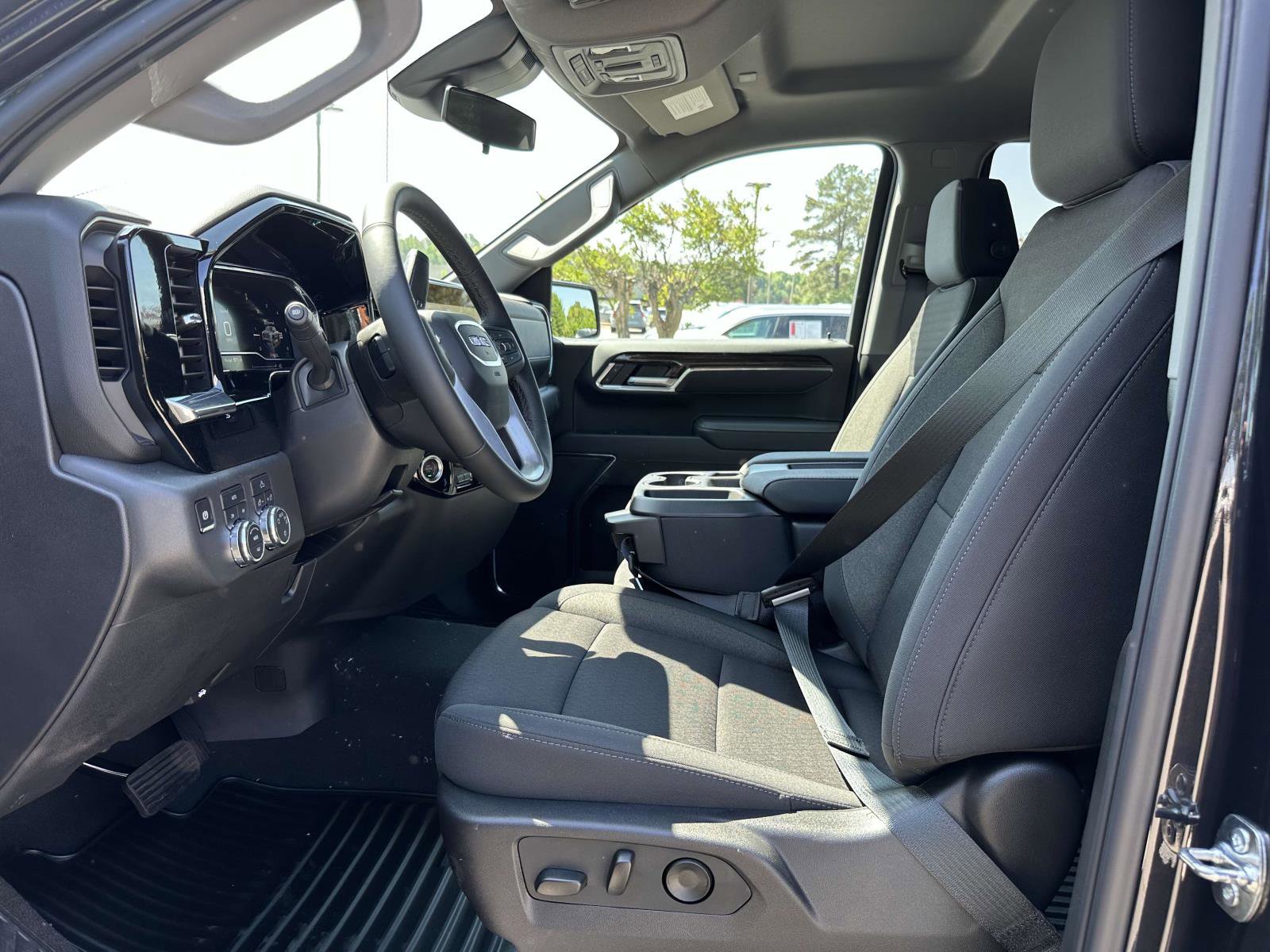 New 2025 GMC Sierra 1500 SLE w/ Preferred Package image 14