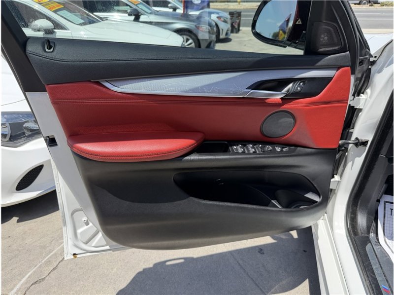 Used 2018 BMW X6 sDrive35i w/ M Sport Package RWD image 17