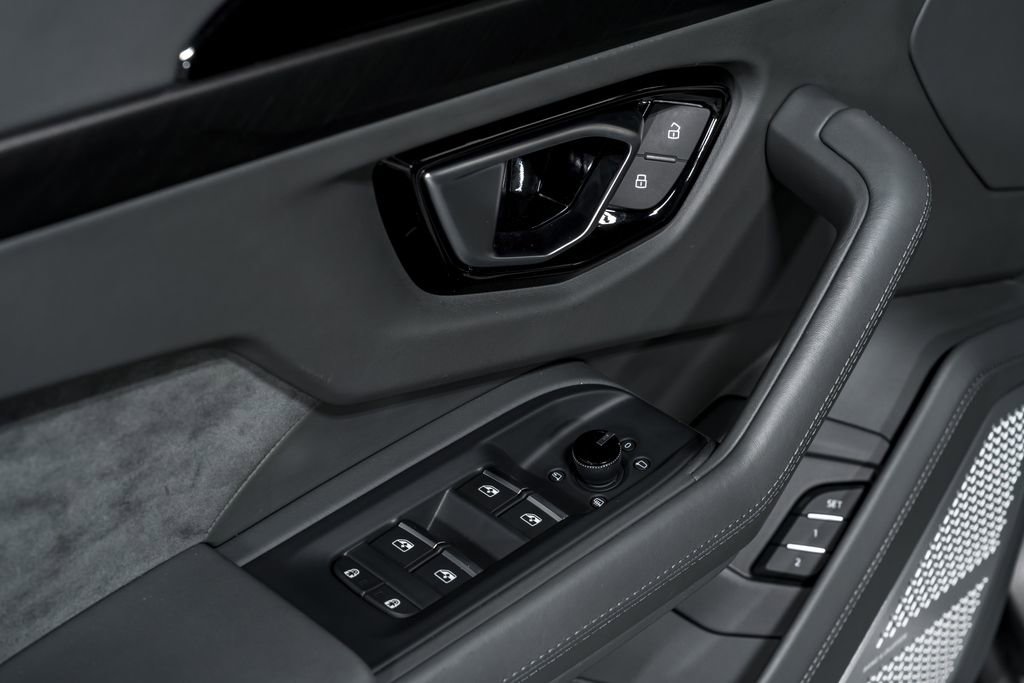 Used 2021 Lamborghini Urus image 10