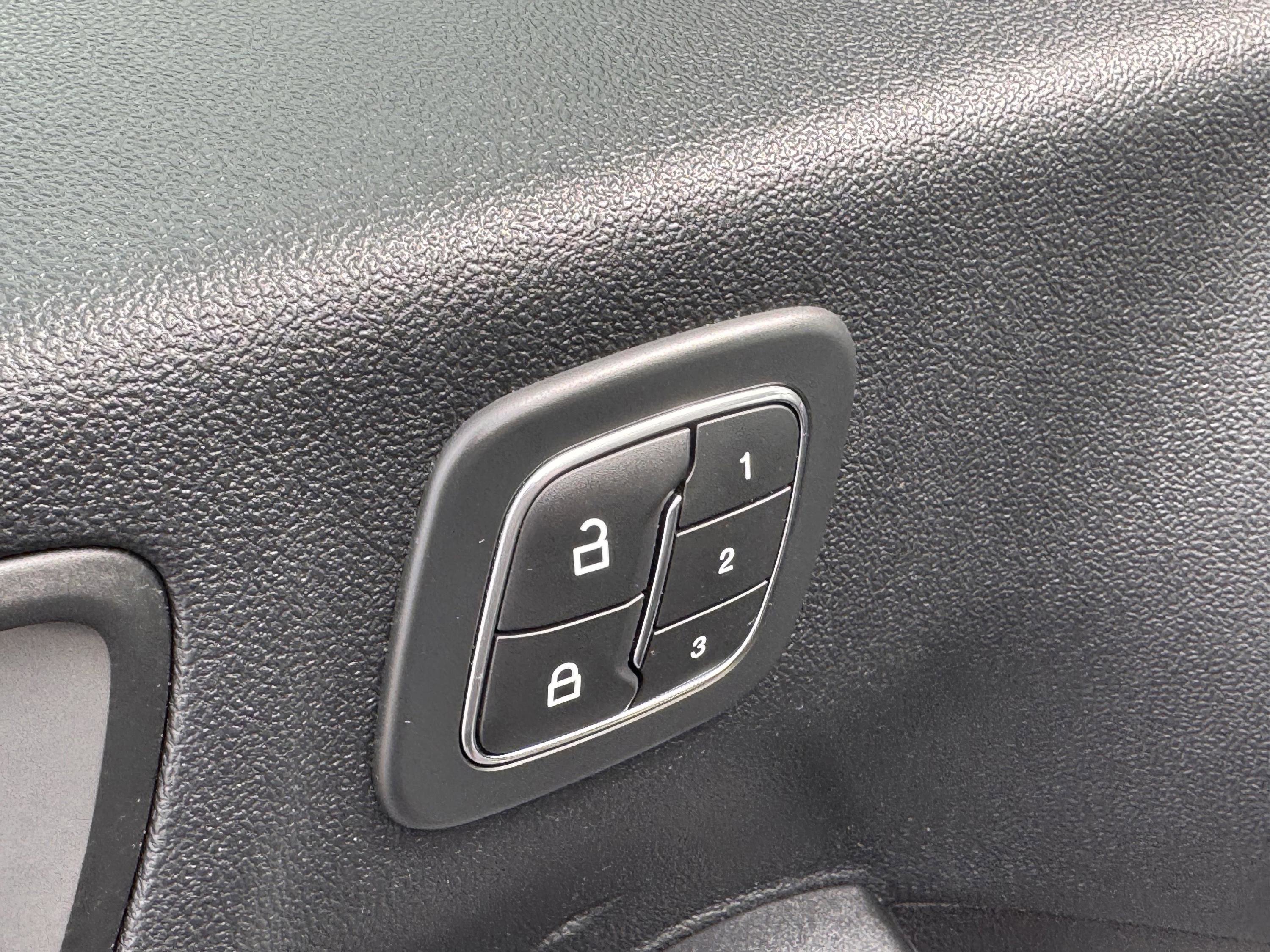 Used 2020 Ford Escape SEL image 11