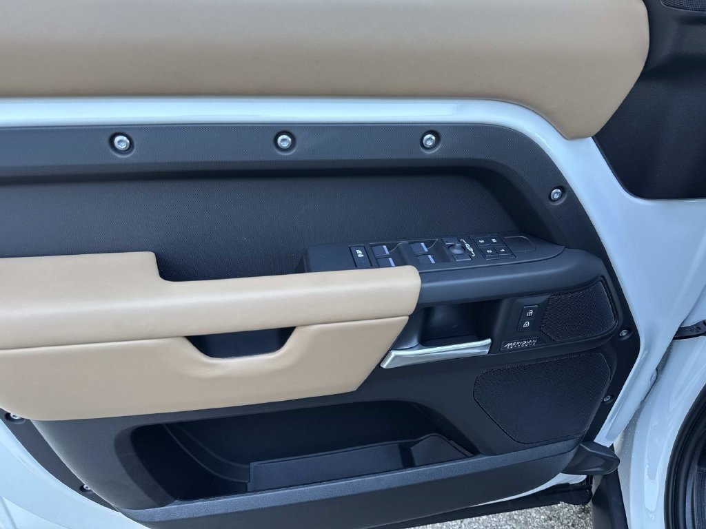 New 2026 Land Rover Defender 110 X-Dynamic SE AWD/4WD image 19