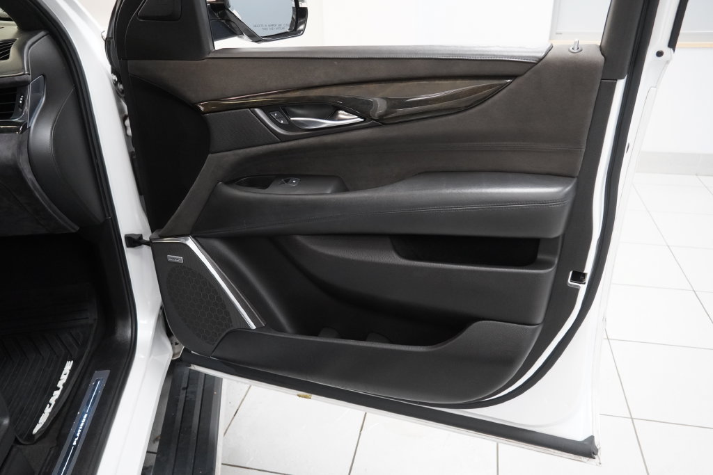 Used 2017 Cadillac Escalade ESV Platinum AWD/4WD image 29