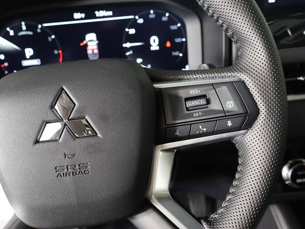 New 2025 Mitsubishi Outlander SE image 48