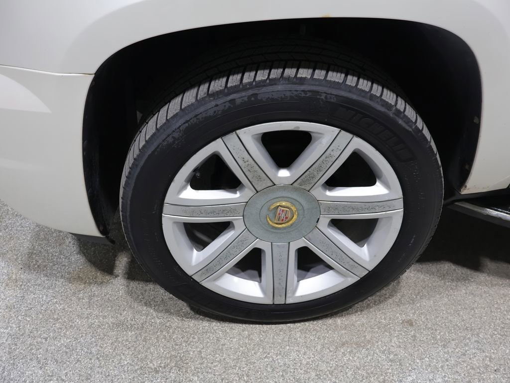 Used 2011 GMC Yukon Denali image 9