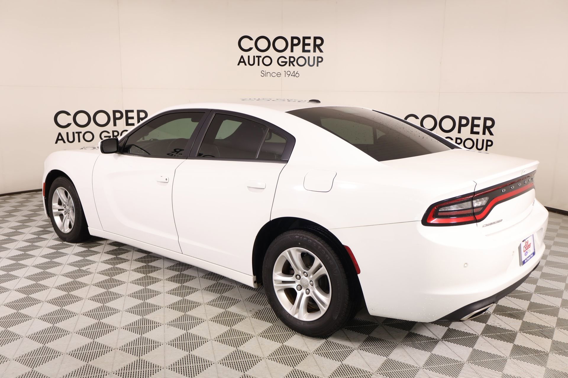 Used 2020 Dodge Charger SXT RWD image 21