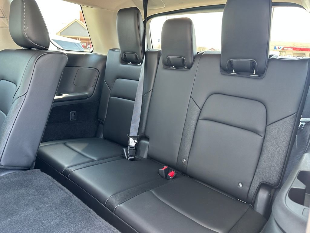 Used 2025 Nissan Pathfinder SL AWD/4WD image 11