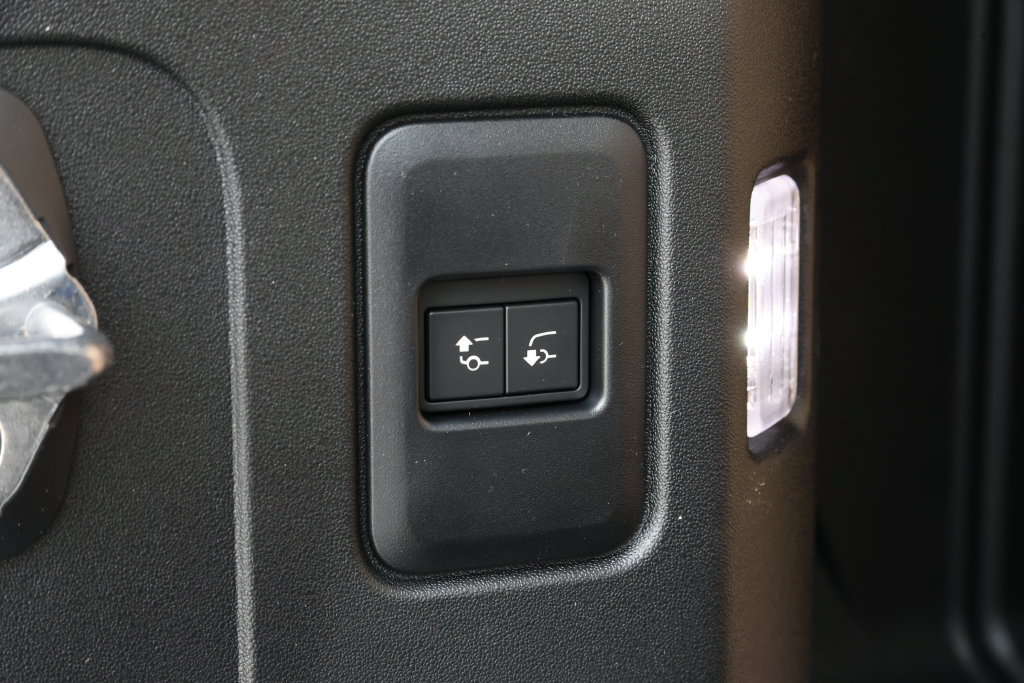 New 2026 Land Rover Defender 110 X-Dynamic SE AWD/4WD image 11