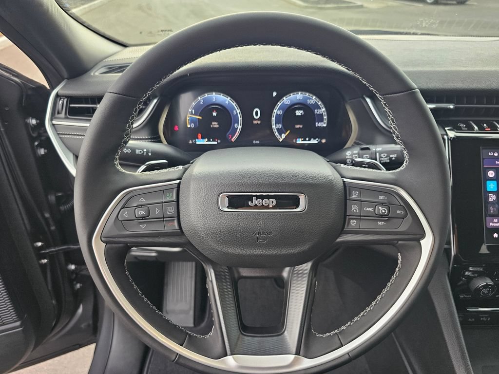 New 2025 Jeep Grand Cherokee Laredo X w/ Luxury Tech Group I AWD/4WD image 16