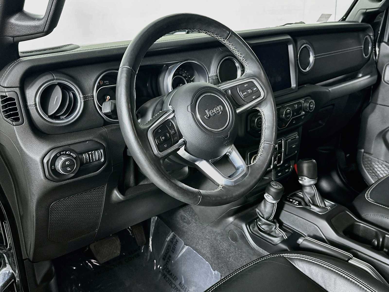 Used 2020 Jeep Gladiator Overland AWD/4WD image 4