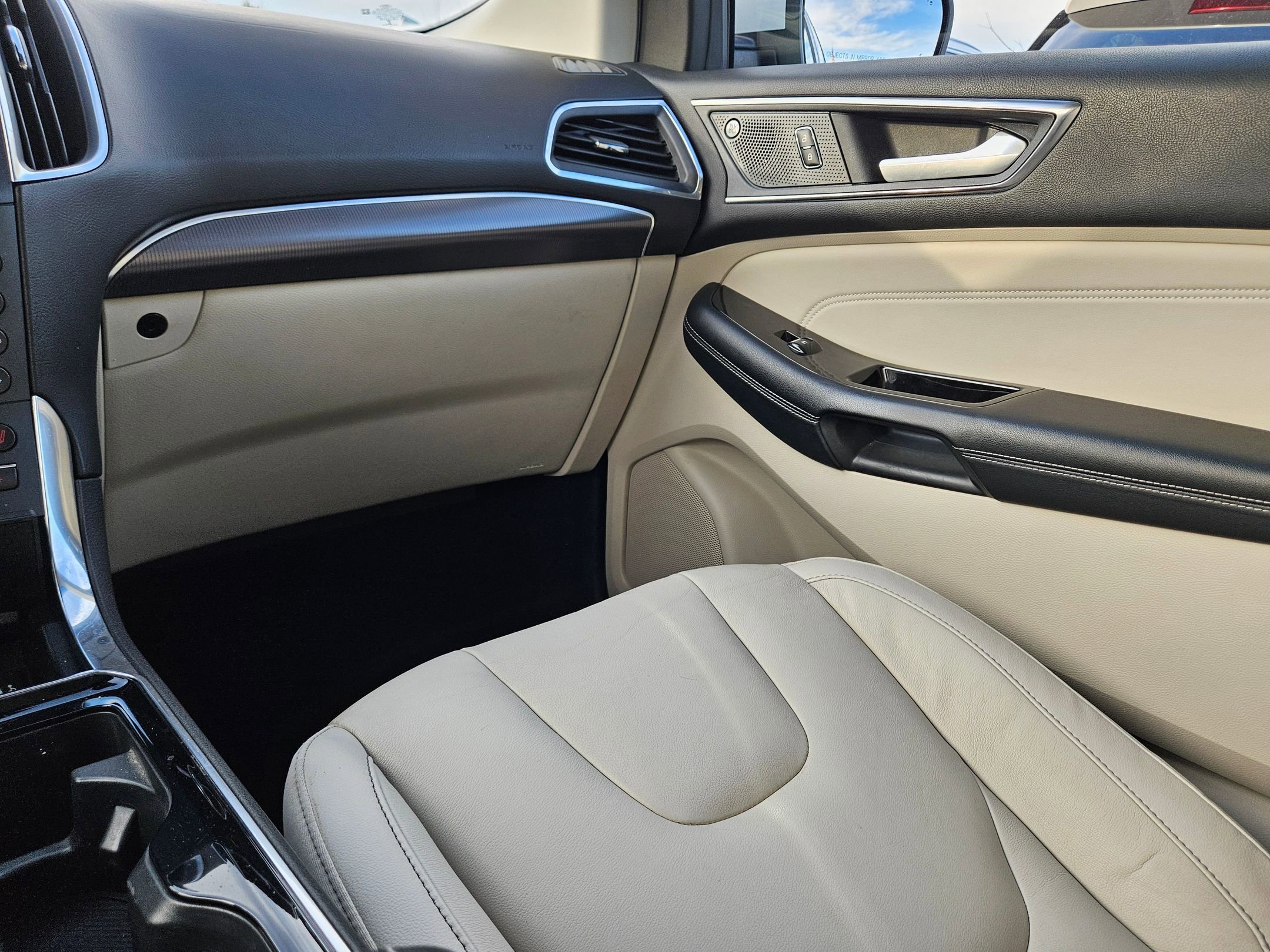 Used 2020 Ford Edge Titanium image 11