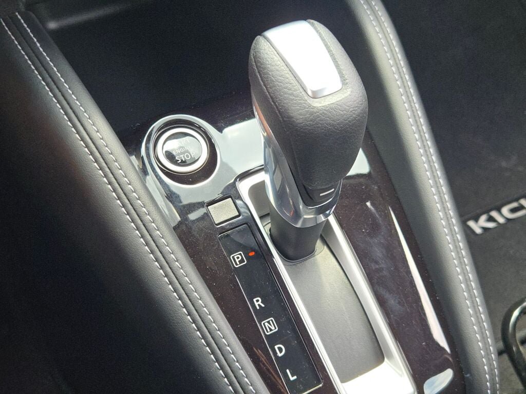 Used 2020 Nissan Kicks SV FWD image 25