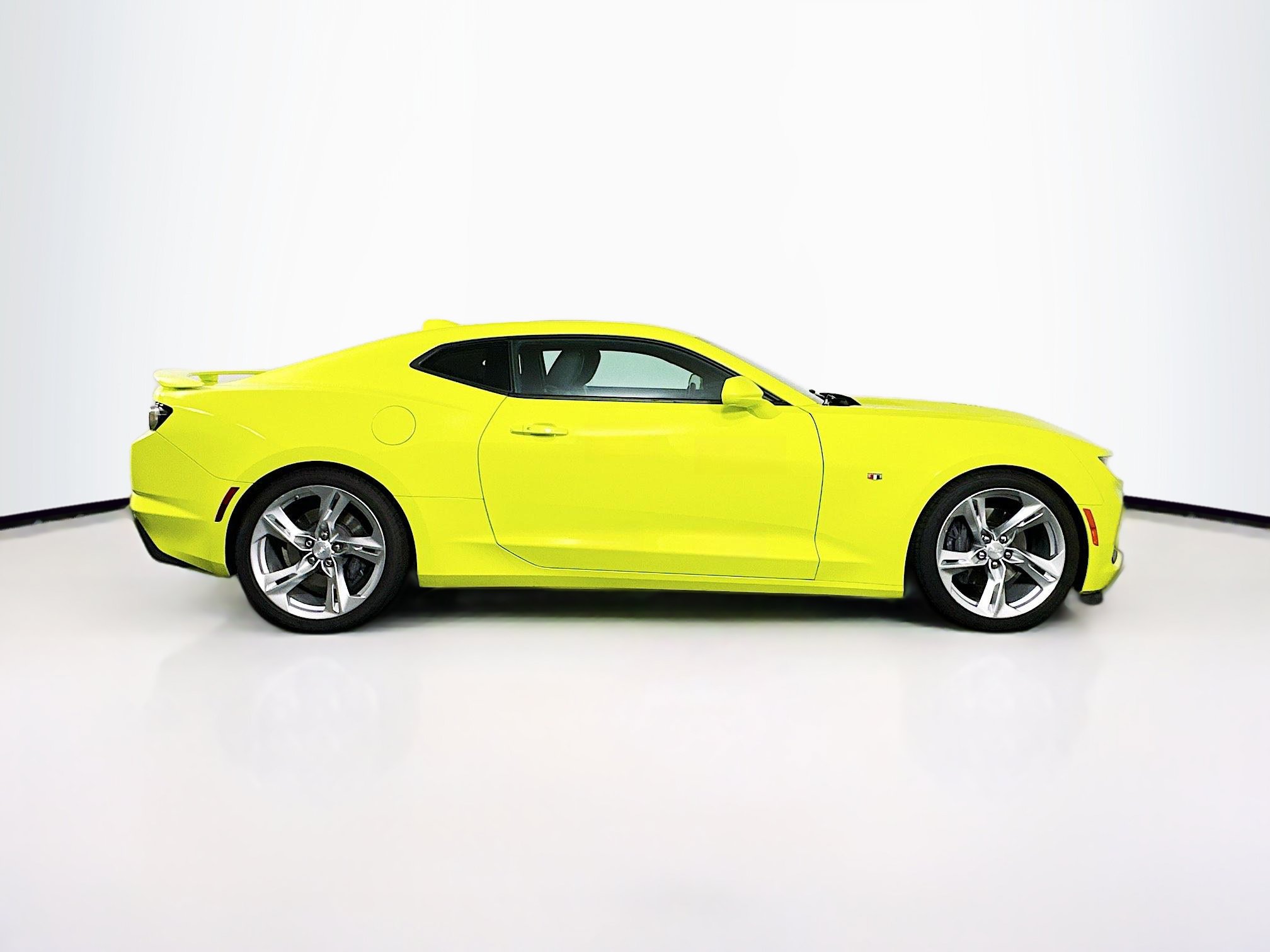 Used 2021 Chevrolet Camaro SS RWD image 10