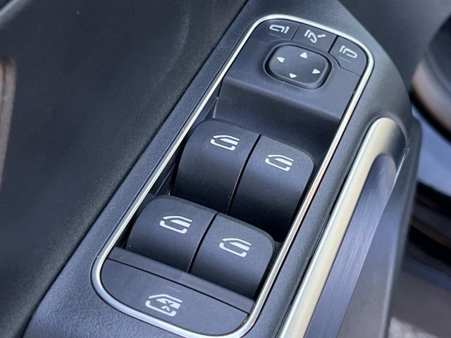 Used 2024 Mercedes-Benz GLB 250 image 30