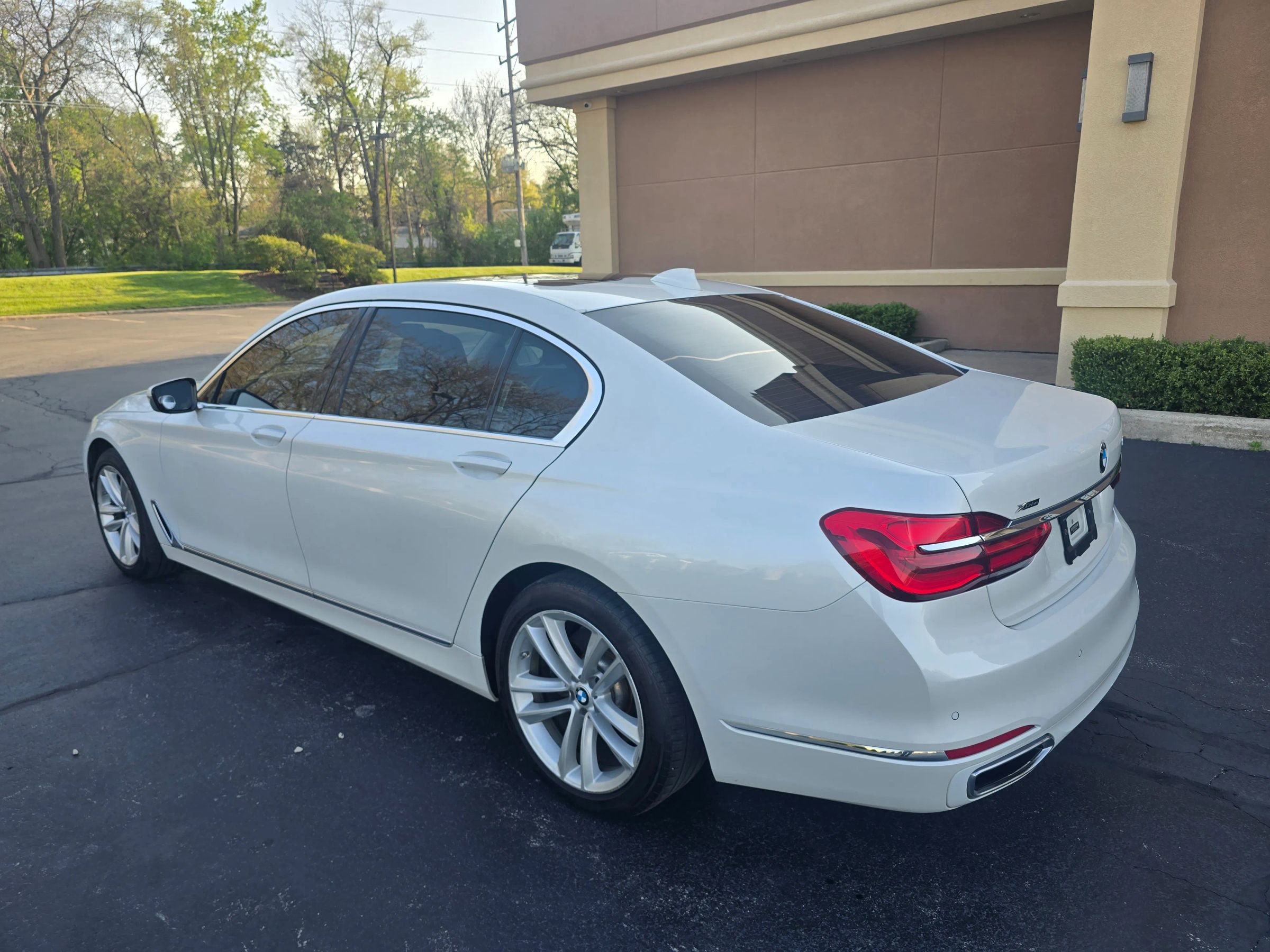 Used 2018 BMW 750i xDrive AWD/4WD image 8