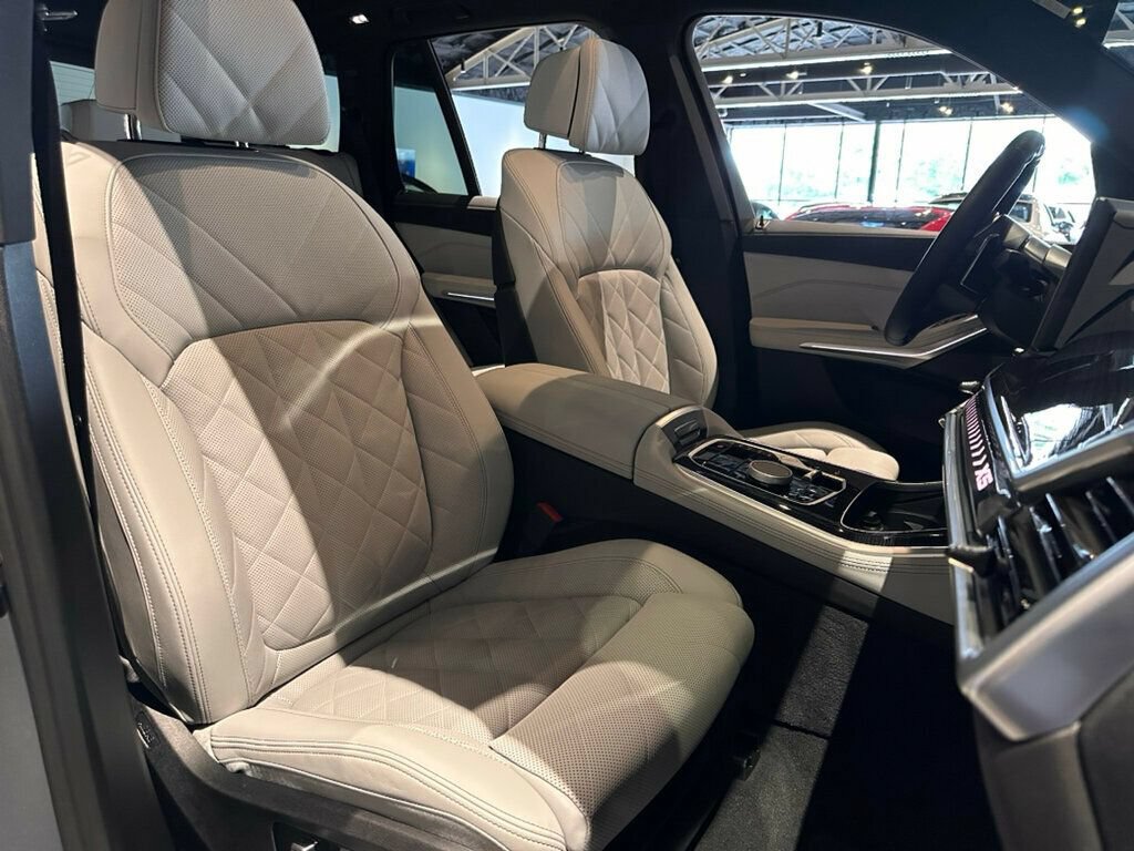 Used 2025 BMW X5 xDrive40i w/ M Sport Package AWD/4WD image 32