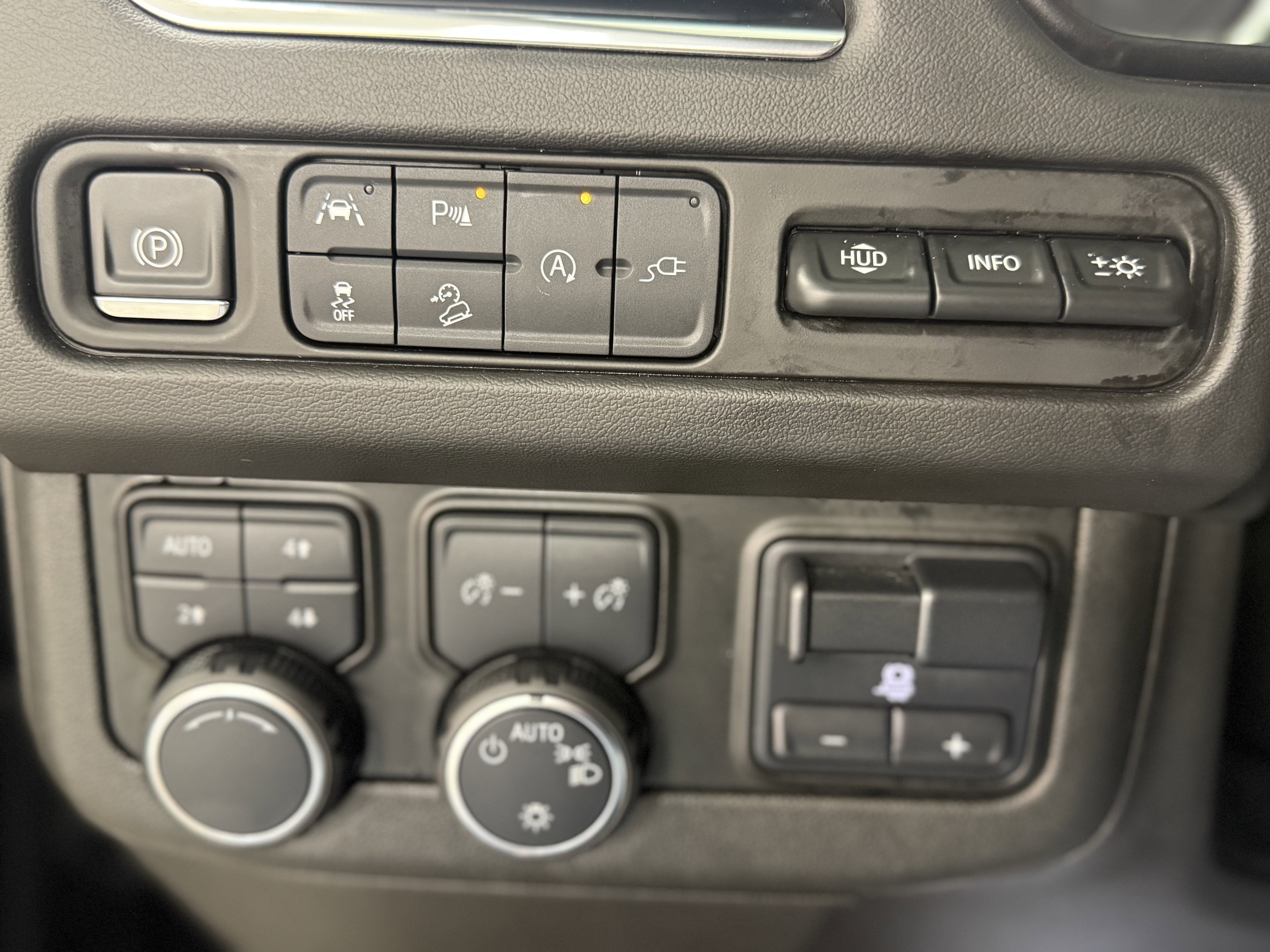 Used 2021 Chevrolet Suburban Premier w/ Premium Package image 25