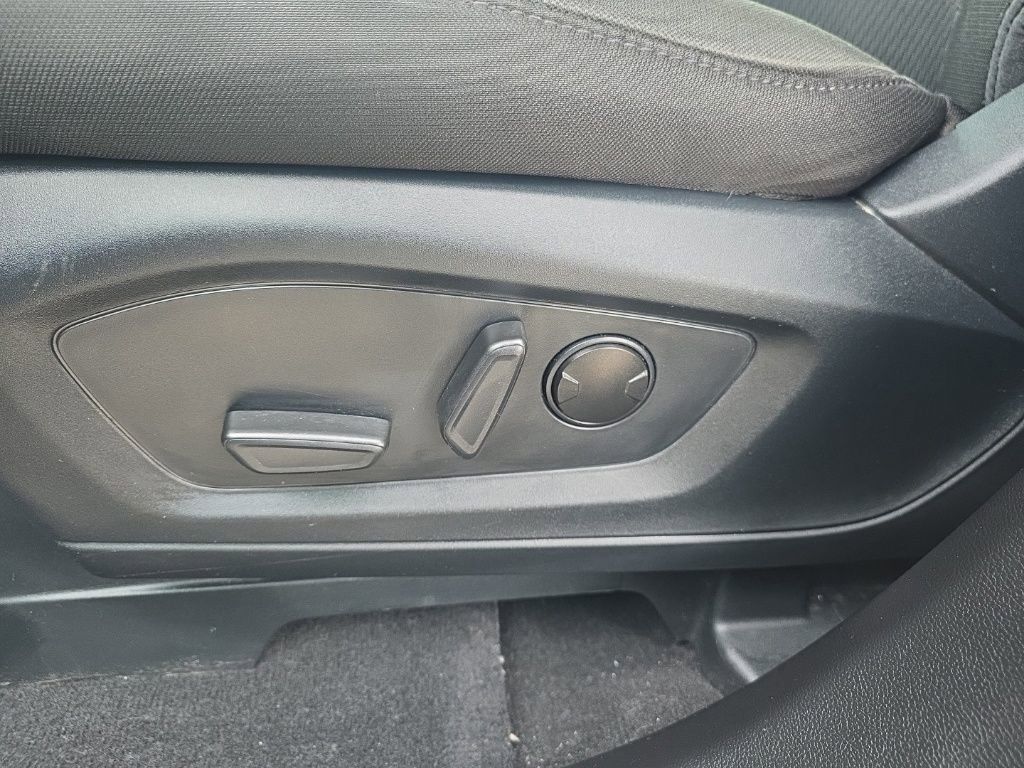 Used 2023 Ford Explorer XLT image 13