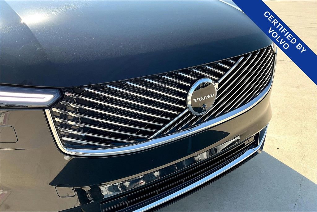 Certified 2025 Volvo XC90 B6 Plus image 38