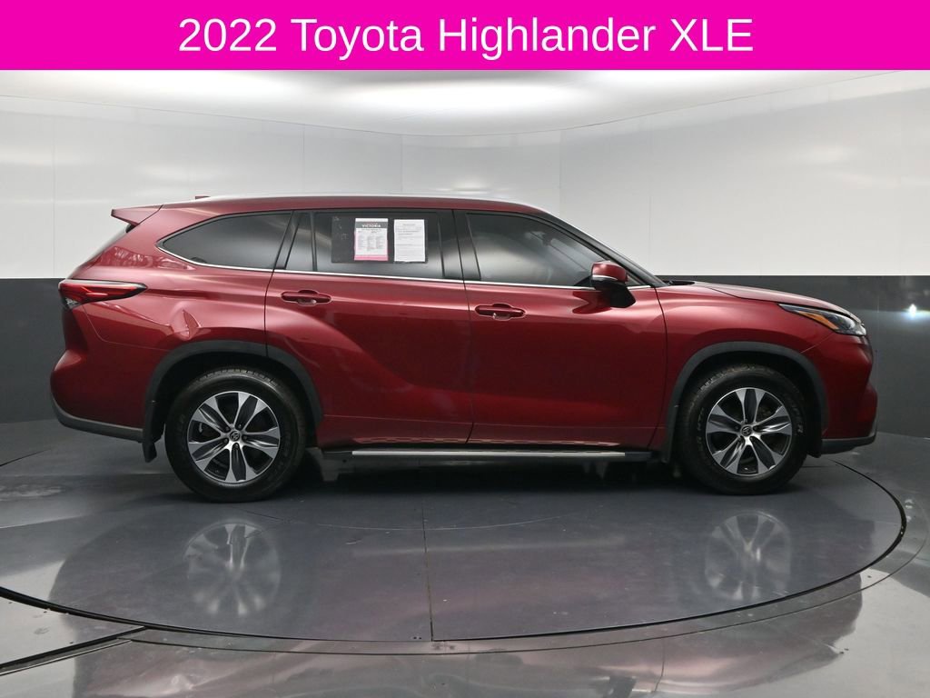 Used 2022 Toyota Highlander XLE FWD image 4