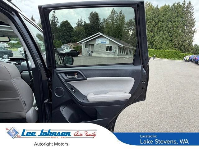 Used 2015 Subaru Forester 2.5i Touring AWD/4WD image 29
