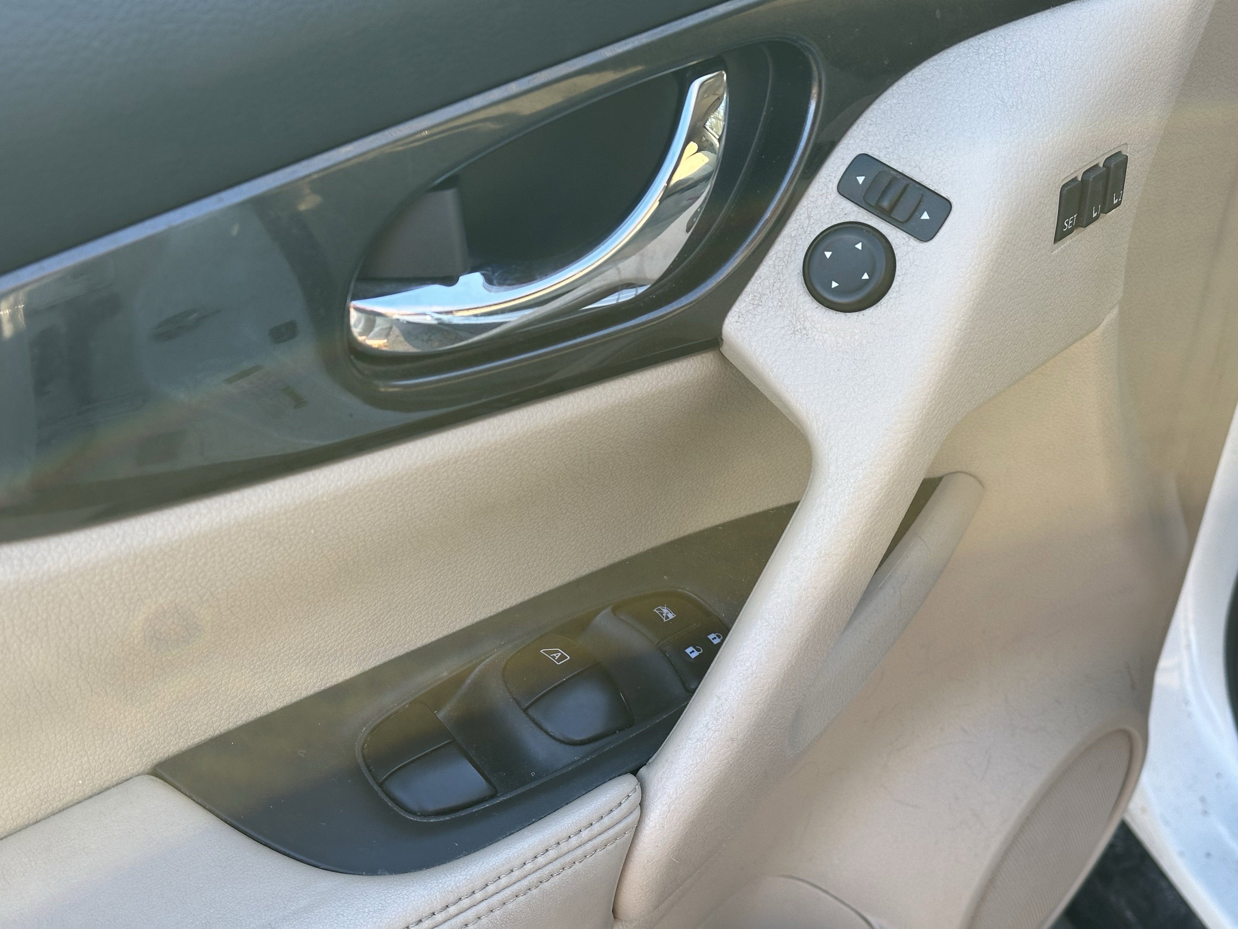 Used 2018 Nissan Rogue SV w/ Premium Package image 20