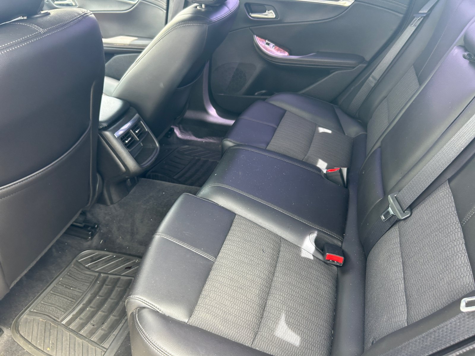 Used 2015 Chevrolet Impala LT w/ Convenience Package FWD image 17