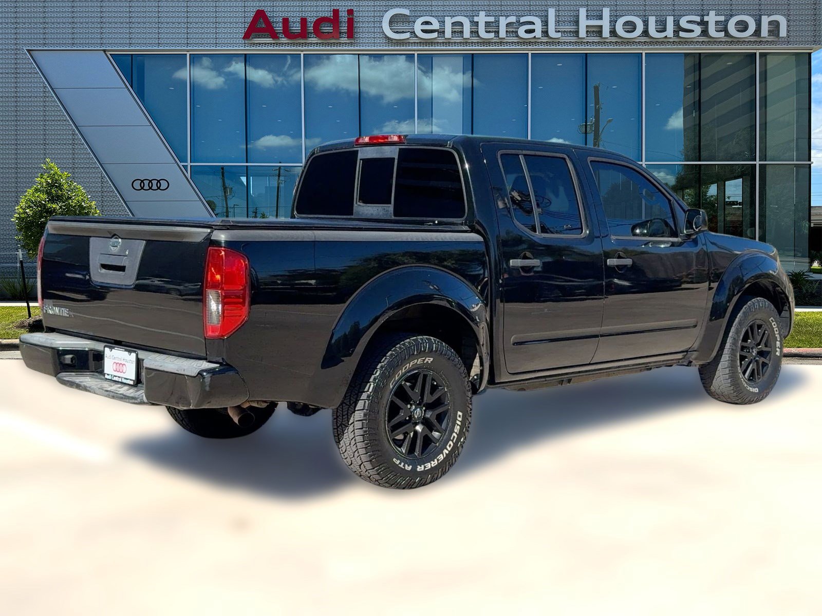 Used 2014 Nissan Frontier SV image 9