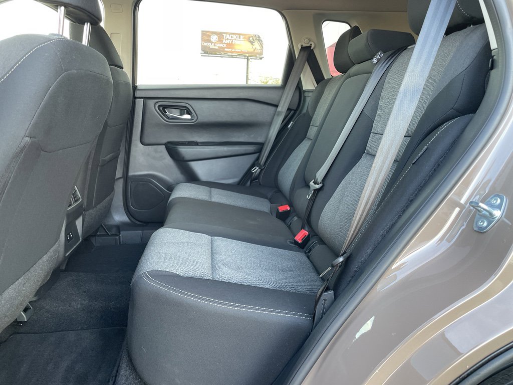 Certified 2025 Nissan Rogue SV image 19