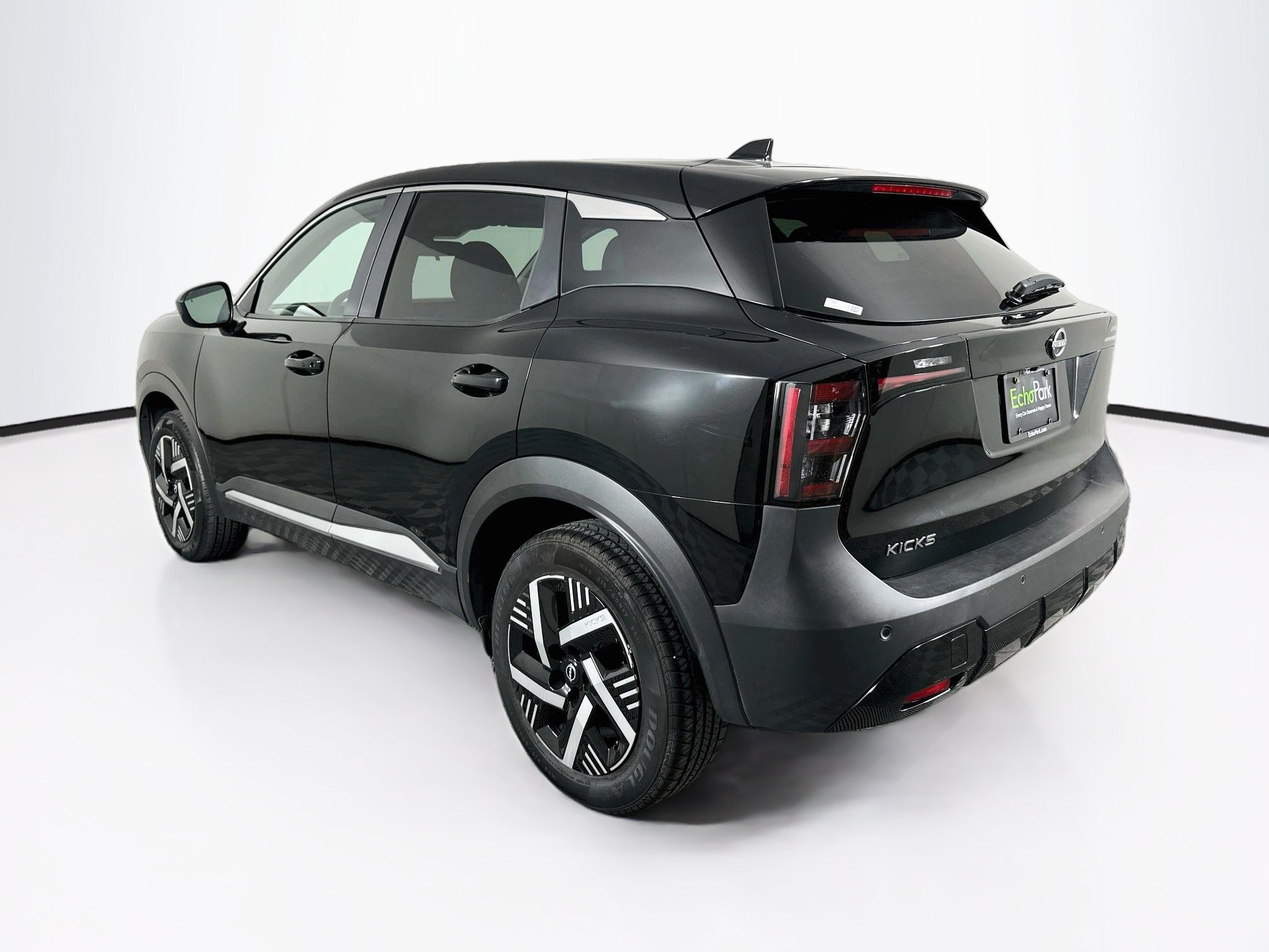 Used 2025 Nissan Kicks SV FWD image 5