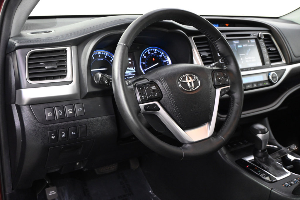 Used 2019 Toyota Highlander Limited Platinum AWD/4WD image 12