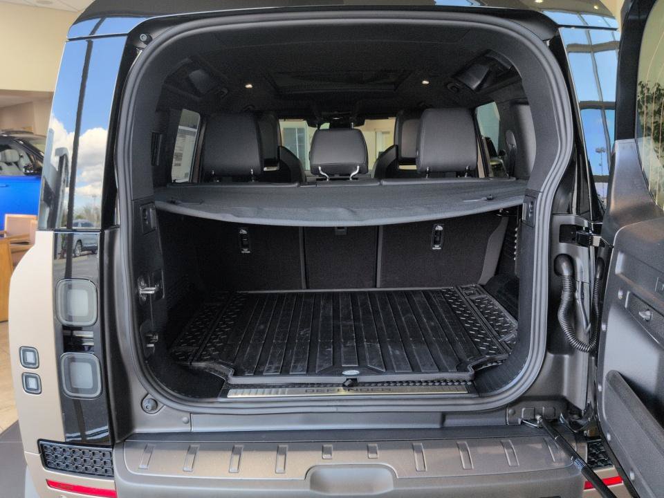 New 2026 Land Rover Defender 110 AWD/4WD image 14